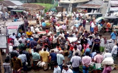 ঝিনাইদহের সামাজিক নিরাপত্তায় খেলার মাঠে হাট স্থানান্তর করার দাবী