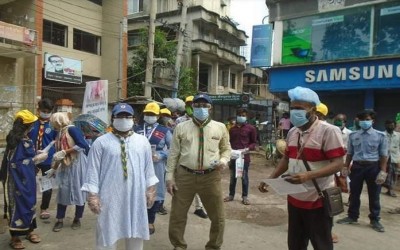 ঝিনাইদহ জেলা স্কাউটস এর পক্ষ থেকে বিভিন্ন স্থানে ফ্রি মাস্ক  বিতরন