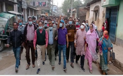 বঙ্গবন্ধুর ভাষ্কর্য ভাংচুরের প্রতিবাদে  ফুলবাড়ীতে বিক্ষোভ