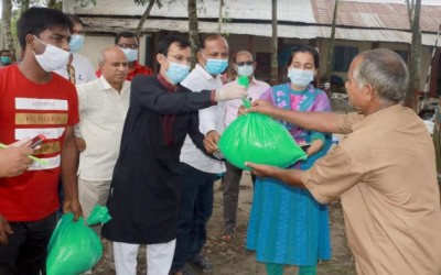 টানা বর্ষণে ফুলবাড়ীর নিম্নাঞ্চল প্লাবিত গৃহহীন হয়ে পড়েছেন শতাধিক পরিবার