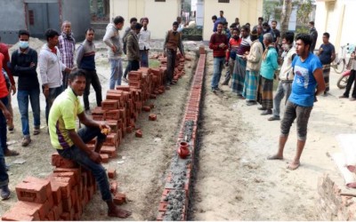 ফুলবাড়ীতে শ্মশানের জায়গায় বিদ্যালয়ের স্থাপনা নির্মাণে বাঁধাসহ দখল