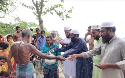 গাইবান্ধার গোবিন্দগঞ্জে বানভাসি মানুষের মাঝে গিডরেকের ত্রাণ বিতরণ