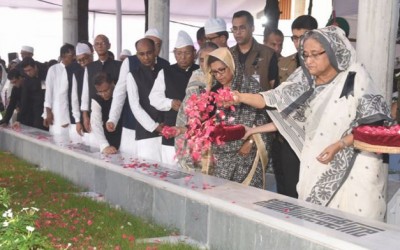 জাতির পিতার সমাধিতে শ্রদ্ধা জানাতে টুঙ্গিপাড়ায় প্রধানমন্ত্রী