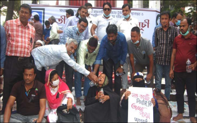 সাংবাদিক ইলিয়াস হত্যার প্রতিবাদে প্রতীকী অনশন করেছে নারায়নগঞ্জের সাংবাদিক নেতৃবৃন্দ