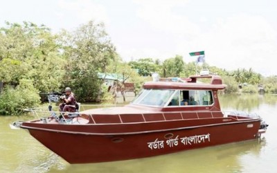 বিজিবিতে যুক্ত হলো অস্ত্র সজ্জিত দ্রুত গতিসম্পন্ন ইন্টারসেপটোর জলযান