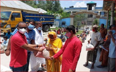 ডিমলায় অসহায় মানুষদের মাঝে খাদ্য সামগ্রী বিতরণ 