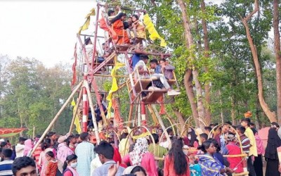 করোনাকে ভুলে আনন্দে আত্মহারা! দিনাজপুরের বিনোদন কেন্দ্রগুলোতে স্বাস্থ্যবিধির শ্রাদ্ধ্য