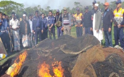 কমলনগরে নয়টি অবৈধ বাঁধা জালে অগ্নিসংযোগ 