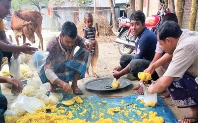 সৃজনের উদ্যোগে শতাধিক ব্যক্তির মাঝে ইফতার বিতরণ