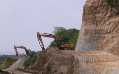 কক্সবাজারের রেললাইন  নির্মাণের নামে চলছে অবিরাম পাহাড় কাটার মহৌৎসব।