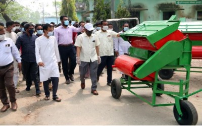 শেখ হাসিনা কৃষকদের নিয়ে ভাবেন যাতে তারা উৎপাদিত ফসলের ন্যায্য মূল্য পান