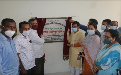 ফুলবাড়ীতে চার কোটি ৫৬ লাখ টাকা ব্যয়ে নবনির্মিত উপজেলা পরিষদ ও প্রশাসনিক ভবনের উদ্বোধন