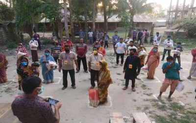 রাঙ্গুনিয়ায় বিবেকানন্দ শিক্ষা ও সংস্কৃতি পরিষদ কতৃক ত্রান বিতরন