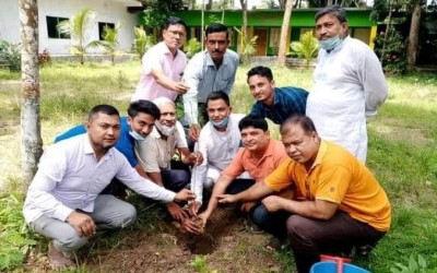 মুজিব জন্মশতবার্ষিকী উপলক্ষে আর কে আর উচ্চ বিদ্যালয়ে বৃক্ষ রোপন কর্মসূচি ৷