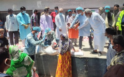 ডিমলায় ‘এমপি’ আফতাব উদ্দিন সরকারের খাদ্য সামগ্রী বিতরণ