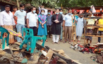 বজ্রপাতের আগুনে নিঃস্ব তারা