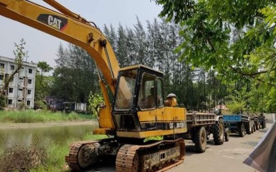 কমলনগরে অবৈধভাবে মাটি খনন এবং পরিবহনের দায়ে ৪টি ট্রাক্টর ও ভেকু মেশিন আটক