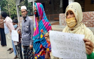 ঝিনাইদহ সদর ও শৈলকুপায় ত্রানের দাবীতে কর্মহীন ৩০০  নারী পুরষের অবস্থান কর্মসুচি