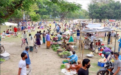 ধন্যবাদ প্রশাসনকে : ফুলবাড়ীবাসী প্রশাসনের নির্দেশে বাজার গেল মাঠে