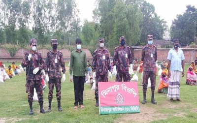 হরিপুরে কর্মহীন ও অসহায়দের মাঝে বিজিবি’র ত্রাণ বিতরণ