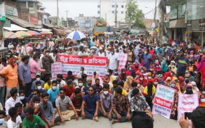 ফুলবাড়ীতে আসামী ছেড়ে দেওয়ার প্রতিবাদে সড়ক অবরোধ ওসির কার্যক্রম স্থগিত