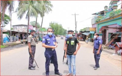 রাঙ্গুনিয়ায় লকডাউনের ১০ম দিনে বিভিন্ন স্থানে পুলিশের চেকপোস্ট